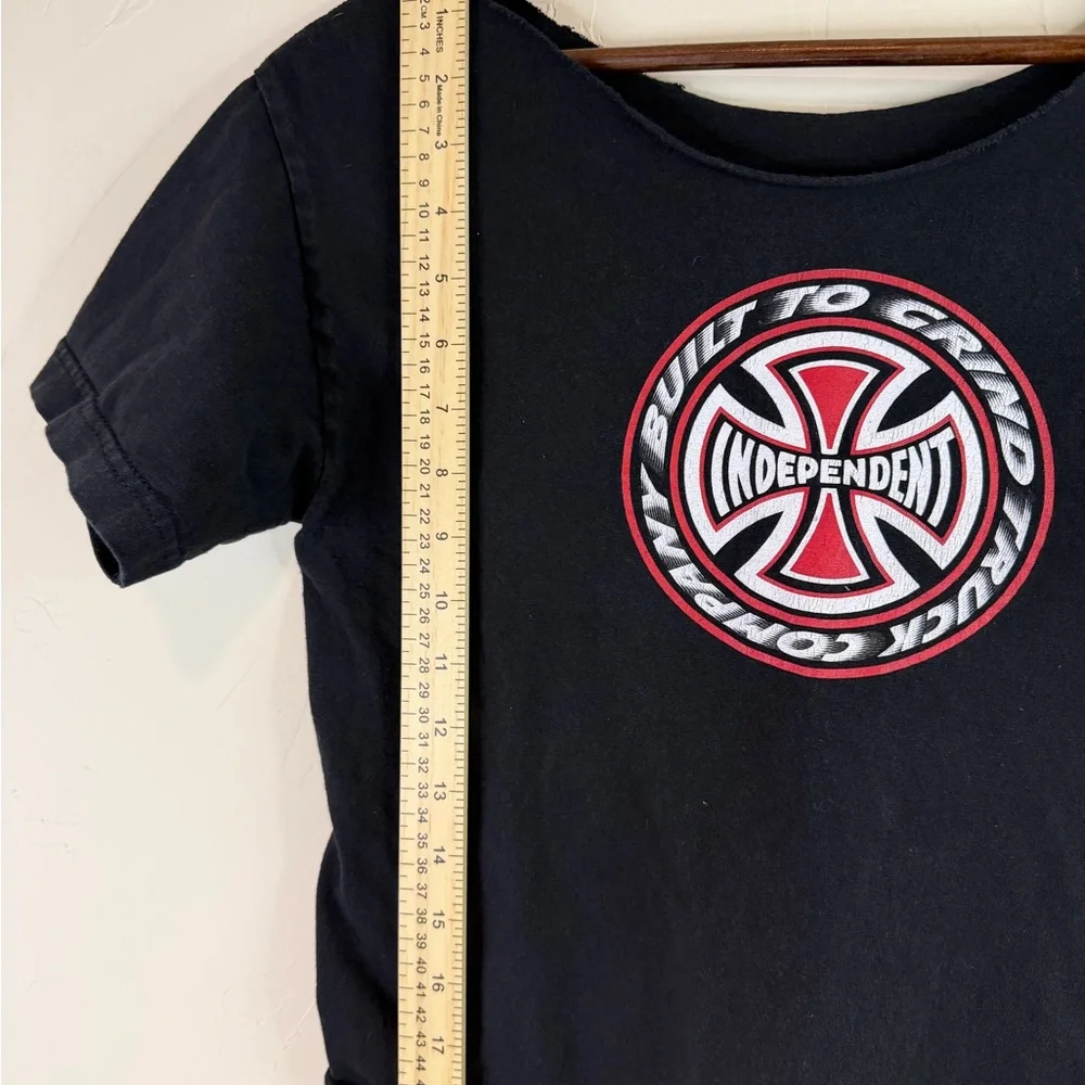 Vintage Independent Black Crop T-Shirt with Red & White Logo - Picture 5 of 5